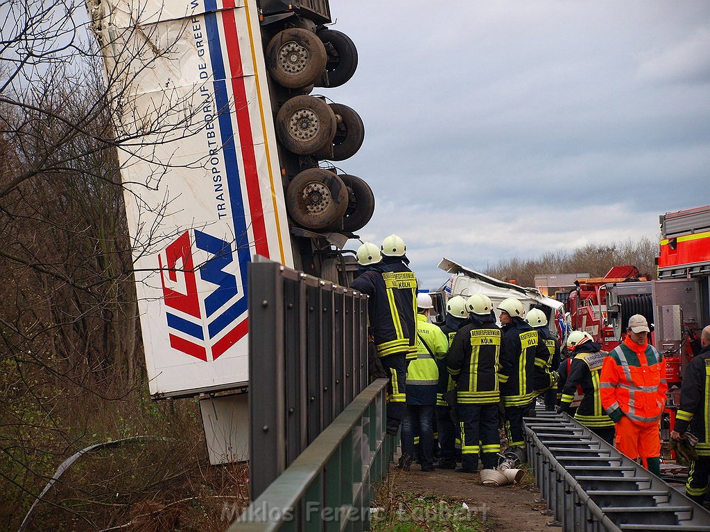 LKW stuerzt um A 3 Rich Frankfurt AK Heumar P1089.JPG